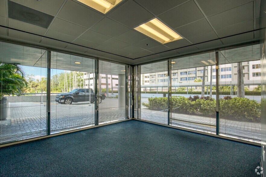 More Photos Of 600 N Westshore Blvd, Tampa Office For Lease