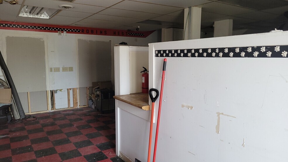 More Photos Of 200 Main St, Addison General Retail For Sale