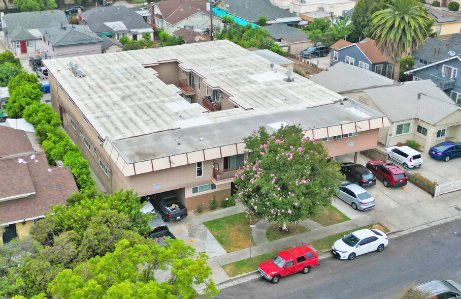 Primary Photo Of 423 N Harvard Blvd, Los Angeles Apartments For Sale