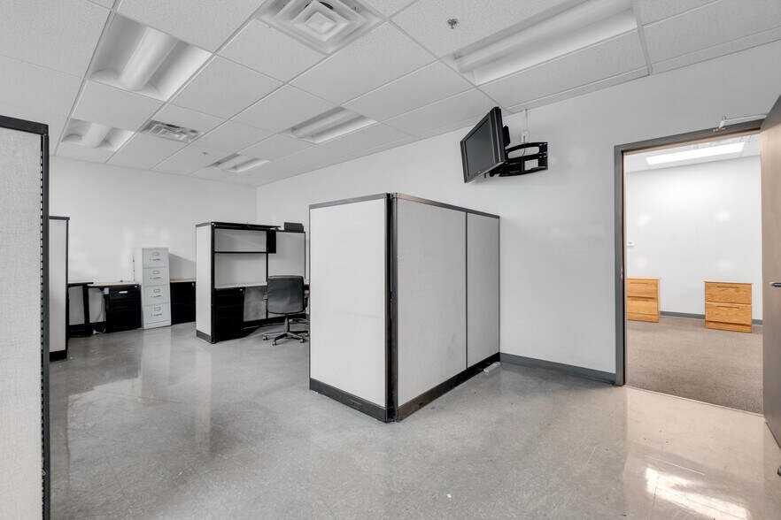 More Photos Of 4200 Pioneer Ave, Las Vegas Warehouse For Sale