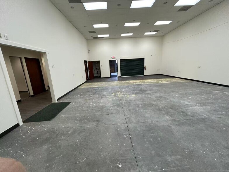 More Photos Of 975 Cobb Place Blvd NW, Kennesaw Light Distribution For Lease