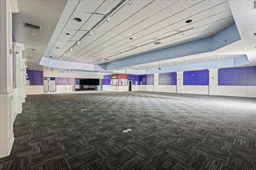 More Photos Of 13010 Hwy 99, Everett Casino For Sale