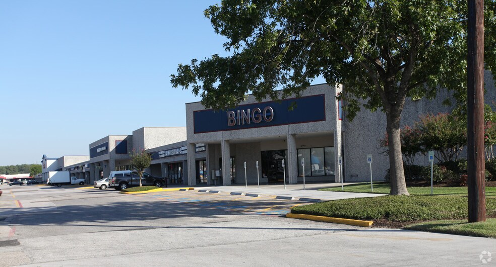 More Photos Of 13030-13190 Veterans Memorial Dr, Houston Unknown For Lease