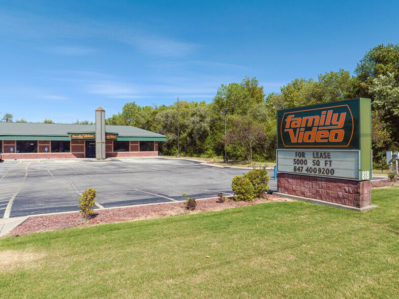 More Photos Of 818 E Meadowlark Blvd, Derby Freestanding For Lease