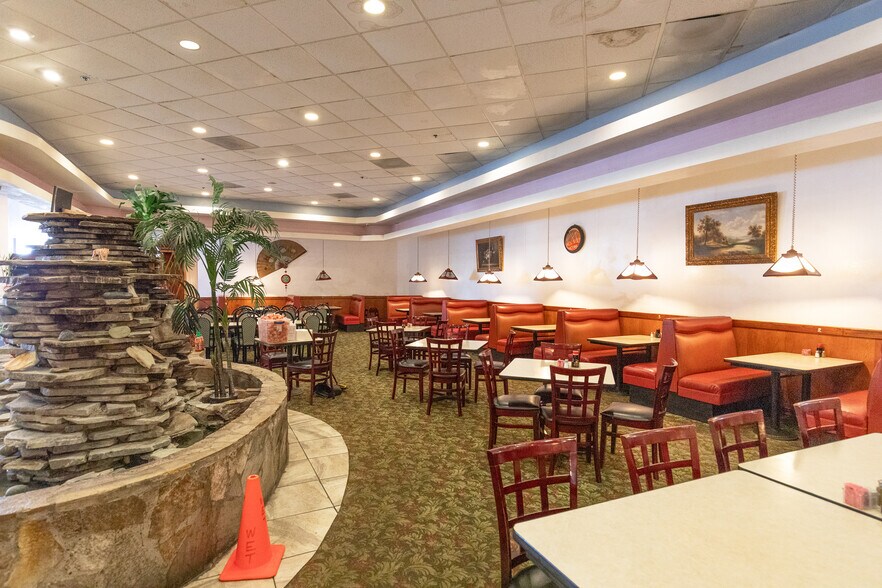 More Photos Of 850 Gray Ave, Yuba City Department Store For Sale