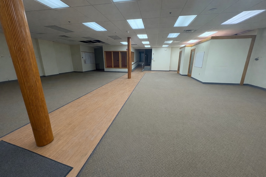 More Photos Of 913-915 Western Ave, Pittsburgh Storefront Retail Office For Lease