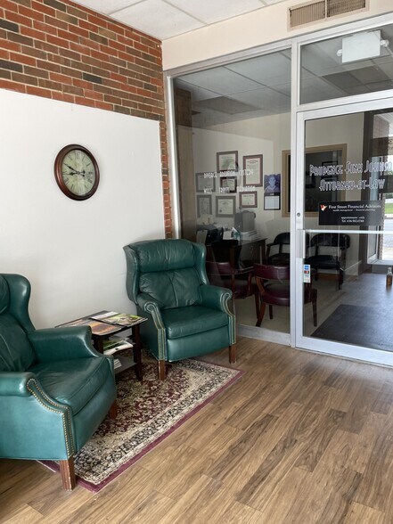 More Photos Of 15-17 S Oak St, Union Medical For Sale
