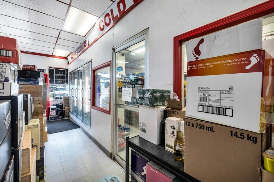 More Photos Of 20 McLeod Ave, Spruce Grove Storefront Retail Office For Sale