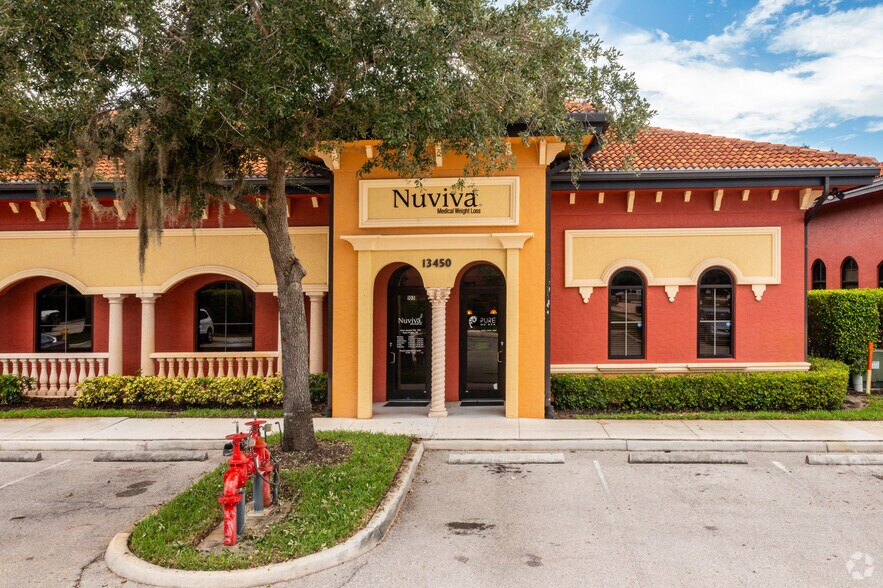 More Photos Of 13450 Parker Commons Blvd, Fort Myers Office For Sale
