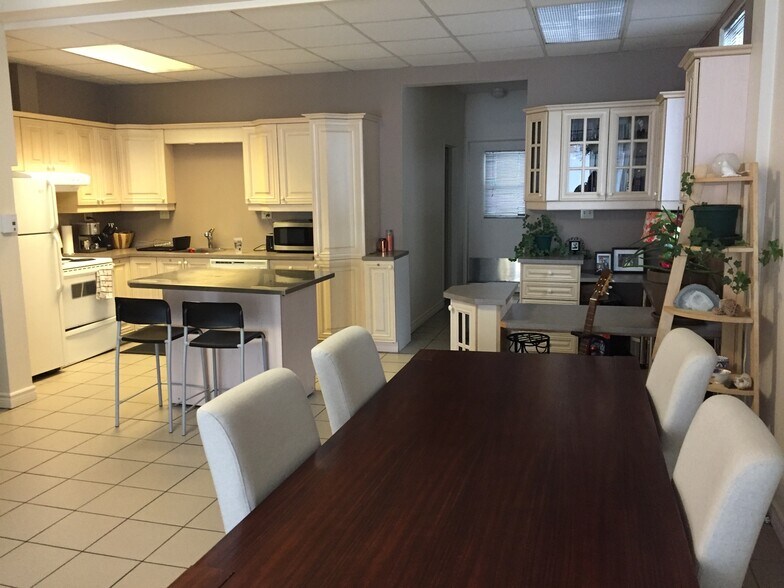 More Photos Of 9515 Rue Lajeunesse, Montréal Multifamily For Sale