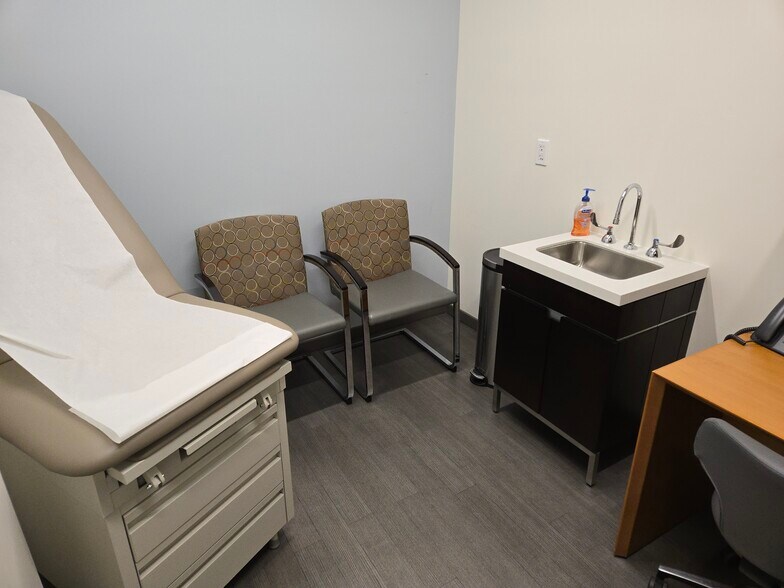 More Photos Of 18 Studio Arcade, Bronxville Medical For Lease