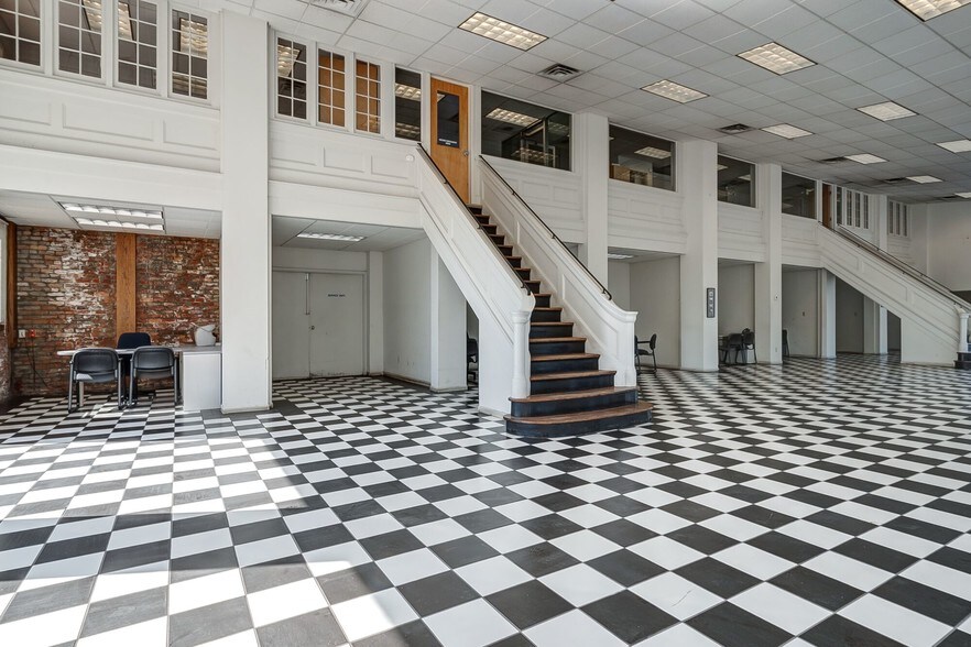 More Photos Of 647 W Genesee St, Syracuse Auto Dealership For Sale