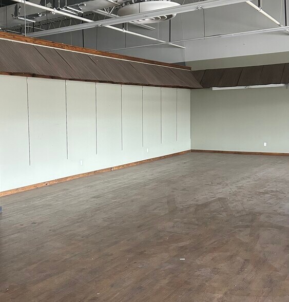 More Photos Of 7826-7844 W In-66, Newburgh Unknown For Lease