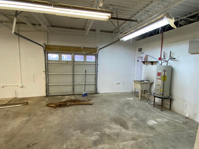 More Photos Of 213 S Rockford Ave, Tulsa Warehouse For Lease
