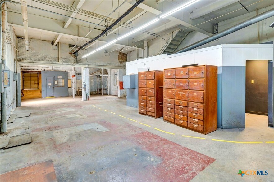 More Photos Of 119 E Main St, Cuero General Retail For Sale