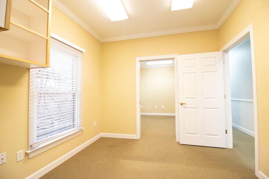 More Photos Of 111 Windel Dr, Raleigh Office Residential For Lease