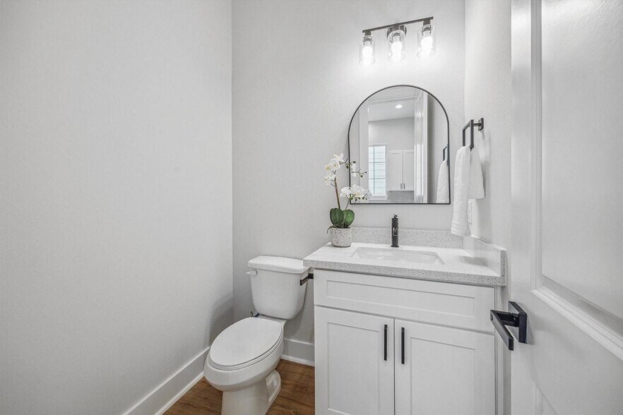 More Photos Of 1037 W 17th St, Houston Specialty For Sale