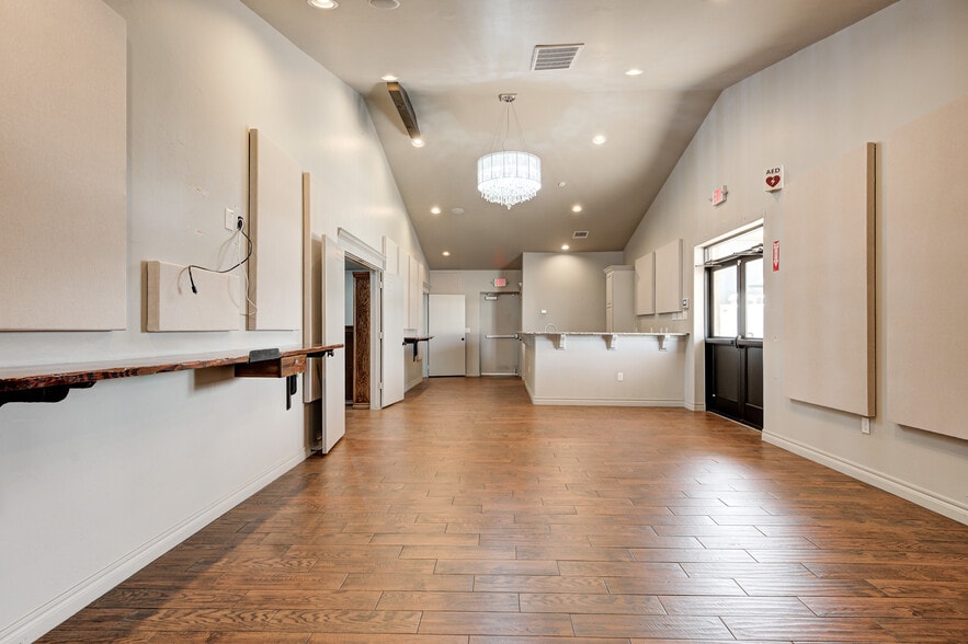 More Photos Of 450 E Main St, Yukon Religious Facility For Sale