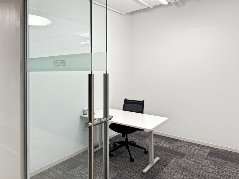 More Photos Of 1 N State St, Chicago Coworking Space