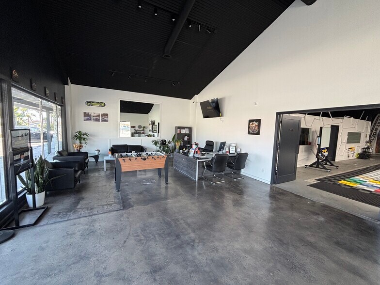 More Photos Of 14191 Beach Blvd, Westminster Freestanding For Sale