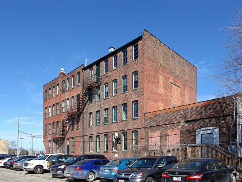 More Photos Of 243 N 5th St, Columbus Office For Lease