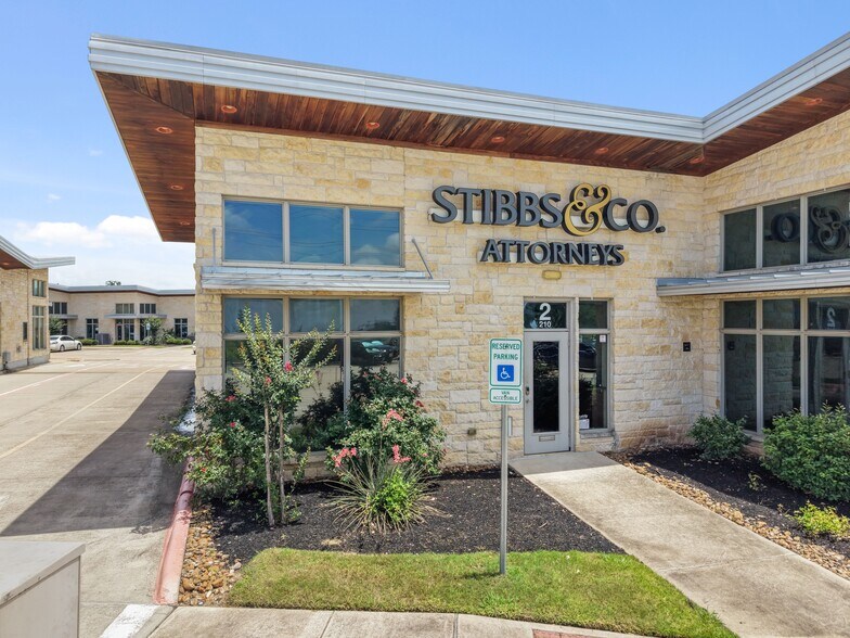 More Photos Of 750 William D Fitch Pky, College Station Loft Creative Space For Lease