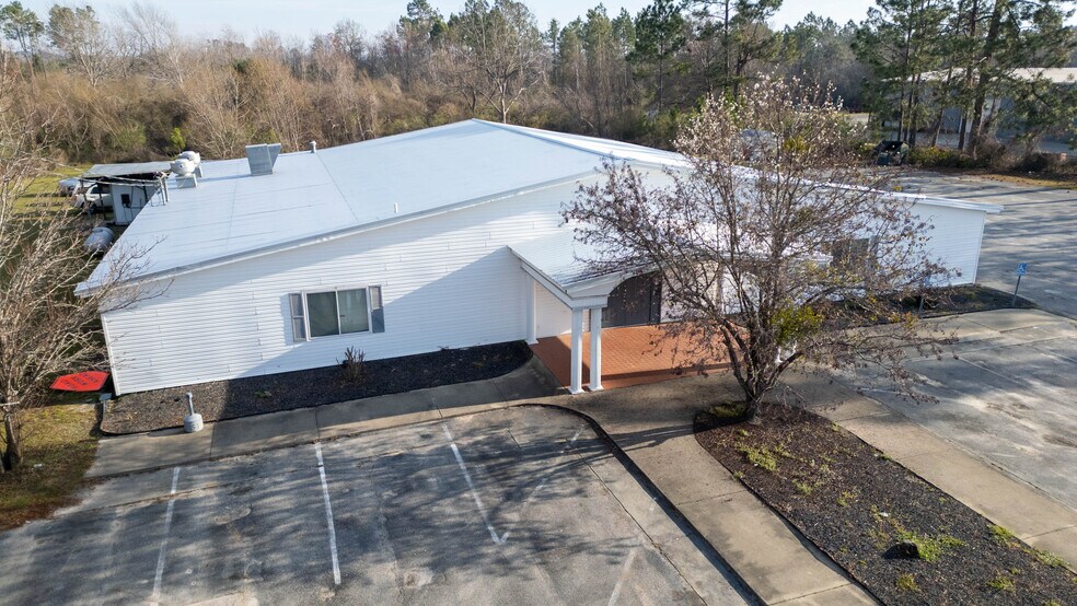 More Photos Of 1686 GOLDEN ISLE W, Baxley Restaurant For Sale