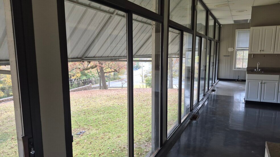More Photos Of 1656 Malvern Ave, Hot Springs Office For Lease