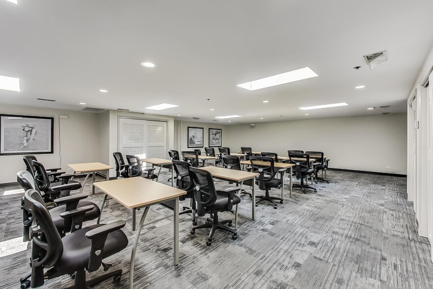 More Photos Of 324 W Touhy Ave, Park Ridge Office For Lease