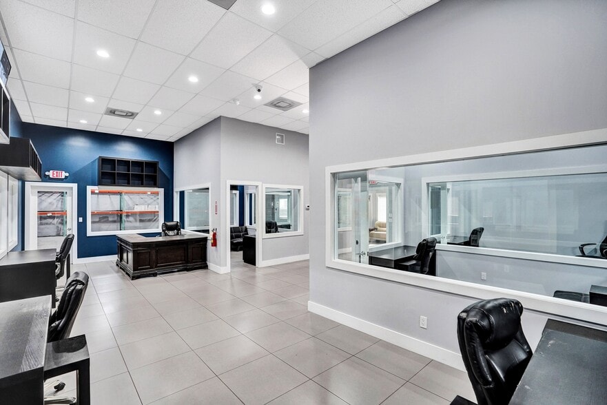 More Photos Of 2521 NE 4th Ave, Pompano Beach Flex For Lease