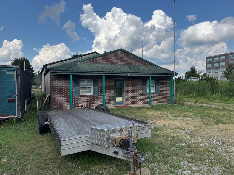 More Photos Of 818 Morton Ave, Bardstown Manufacturing For Sale