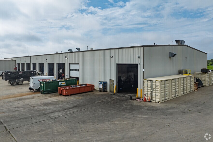 More Photos Of 407 Adventureland Dr NE, Altoona Truck Terminal For Sale