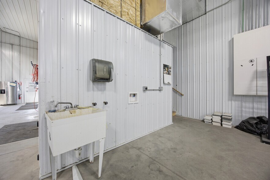 More Photos Of 3320 39th St S, Fargo Warehouse For Sale