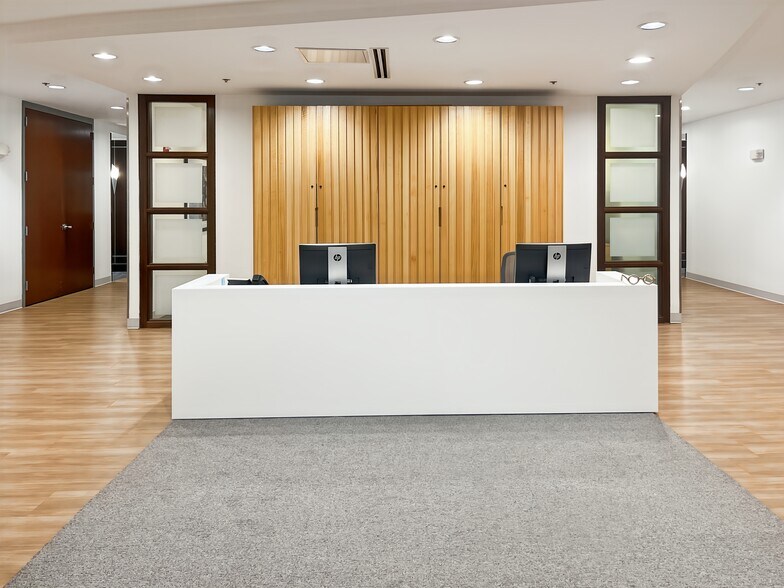 More Photos Of 2 Cityplace Dr, Creve Coeur Coworking Space