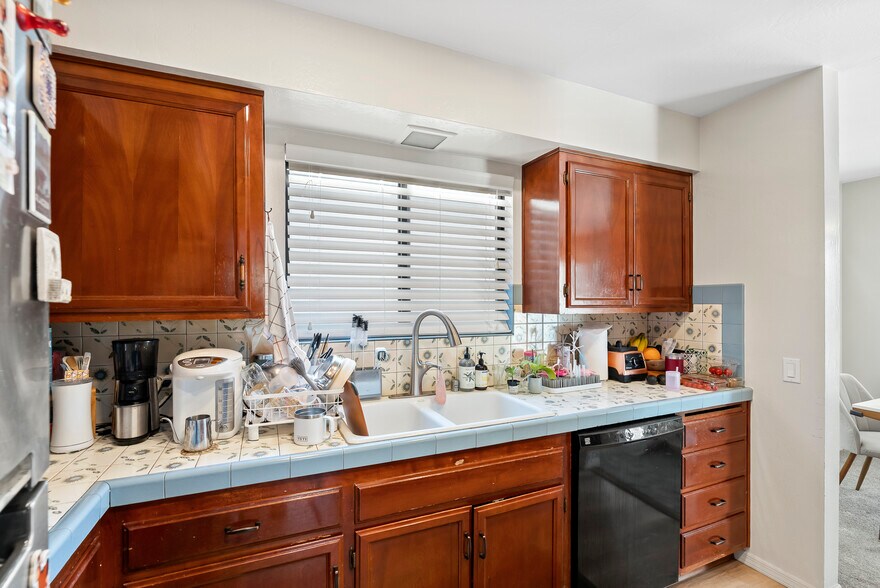More Photos Of 429 Nautilus St, La Jolla Apartments For Sale