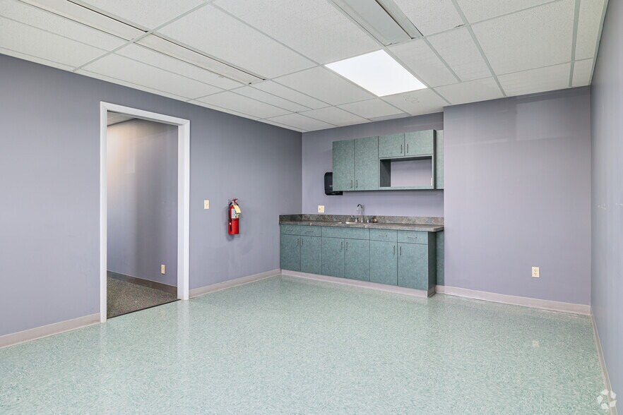 More Photos Of 11201 Shaker Blvd, Cleveland Medical For Lease