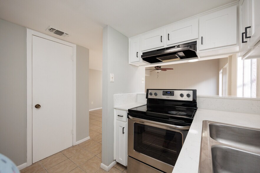 More Photos Of 801 S Carancahua St, Corpus Christi Apartments For Sale