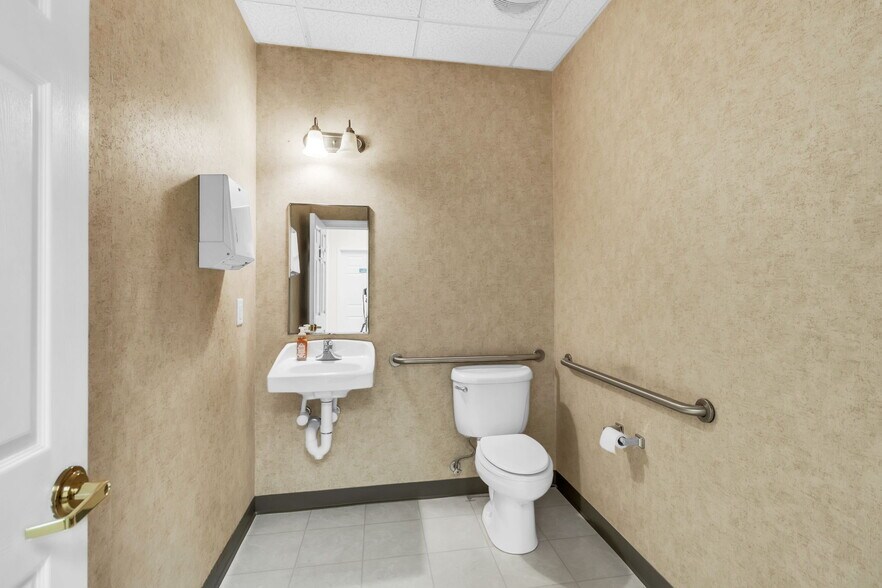 More Photos Of 2035 Valleygate Dr, Fayetteville Medical For Sale