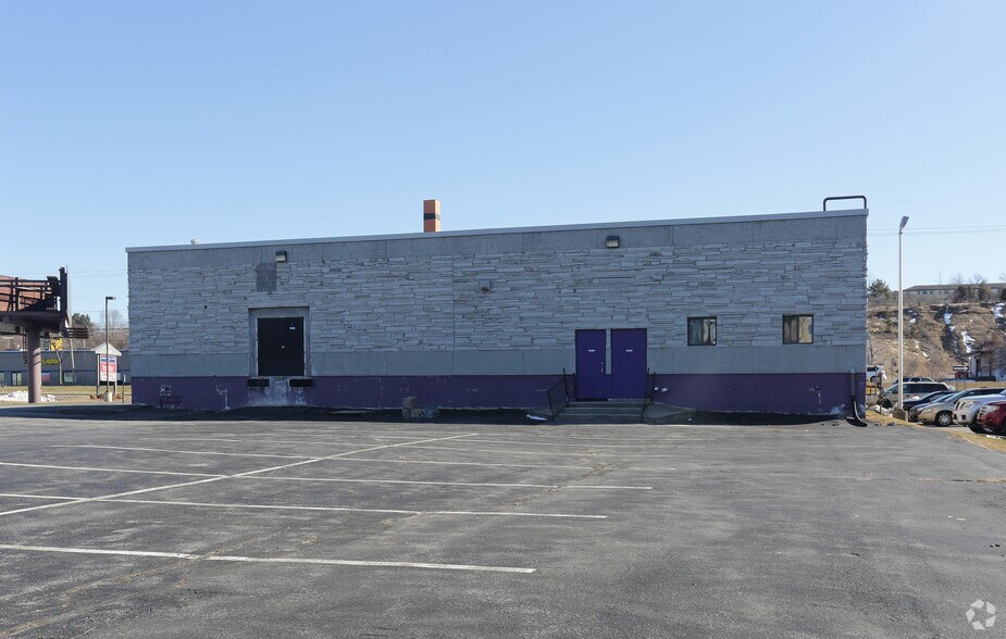 More Photos Of 3011 E Erie Blvd, Syracuse Restaurant For Lease