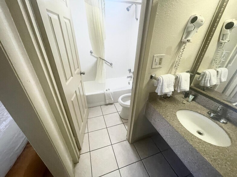 More Photos Of 1700 US-280, Phenix City Hotel For Sale