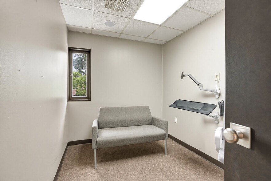 More Photos Of 1414 Arlington St, Ada Medical For Lease