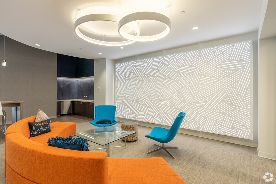 More Photos Of 9600 W Bryn Mawr Ave, Rosemont Office For Lease