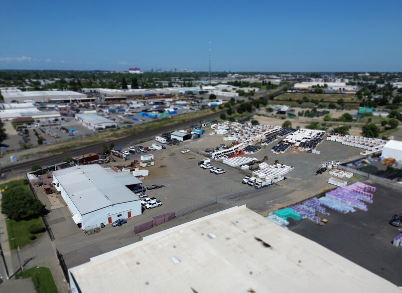 More Photos Of 7851 14th Ave, Sacramento Warehouse For Lease