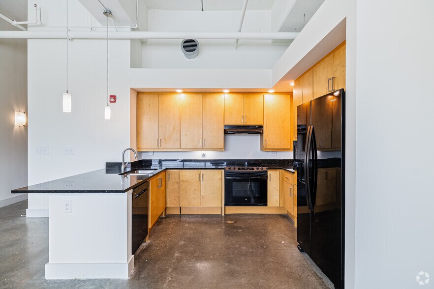 More Photos Of 120 Perry St, Petersburg Apartments For Lease