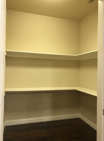 More Photos Of 1400 W Mayfield Rd, Arlington Loft Creative Space For Sale