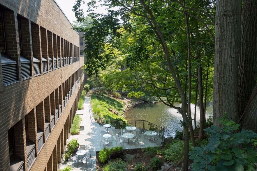More Photos Of 4 Greenwich Office Park, Greenwich Unknown For Lease