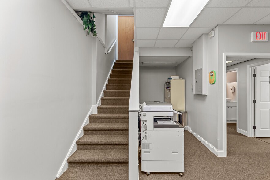 More Photos Of 1923 Lejeune Blvd, Jacksonville Office For Sale
