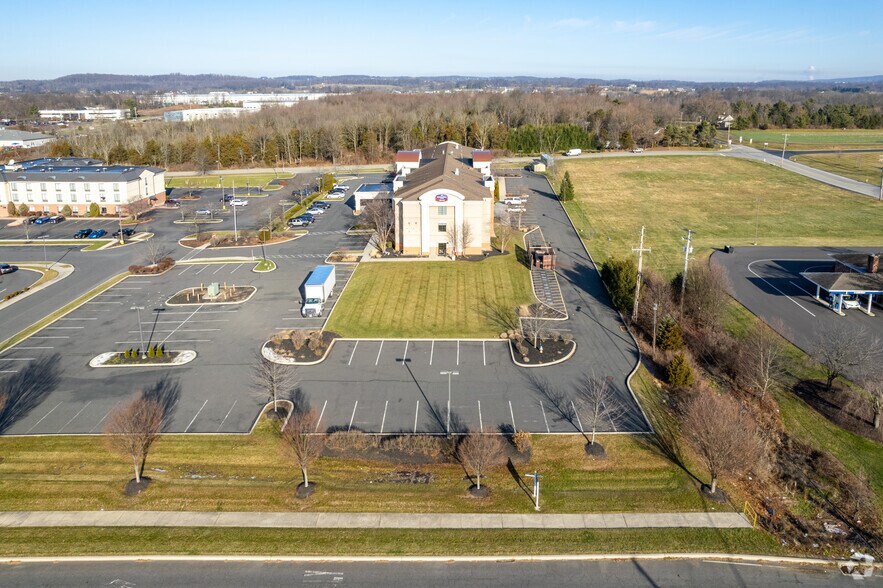 More Photos Of 1930 John Fries Hwy, Quakertown General Retail For Sale