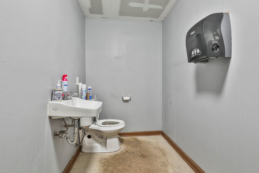 More Photos Of , Peachtree City Unknown For Sale