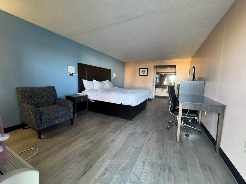 More Photos Of 990 Maple St, Russell Springs Hotel For Sale